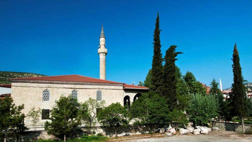 bilecikte-tarihi-yerler-koprulu-mehmet-pasa-camii